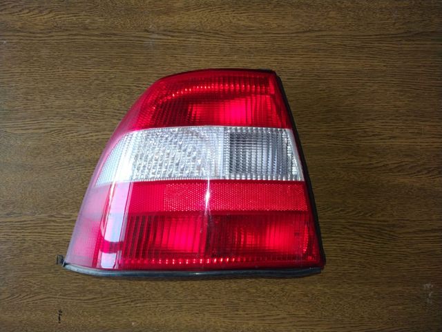 piloto trasero izquierdo opel vectra 1996