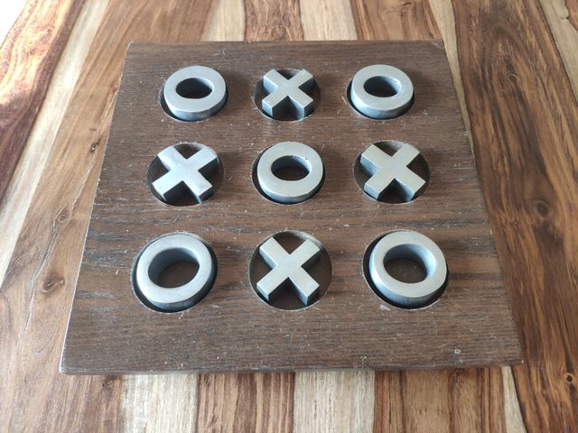 JUEGO TRES EN RAYA DECORACIÓN