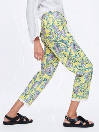 Pantalón lino estampado cachemir amarillo de segunda mano por 14 EUR en  Galapagar en WALLAPOP