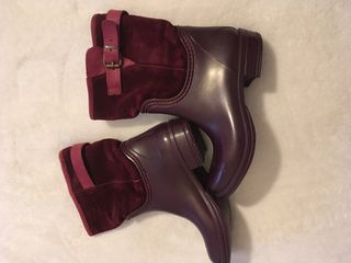 Botas de agua granate ante y plástico talla 36 de segunda mano por 10 EUR  en L\\'Ametlla de Mar en WALLAPOP