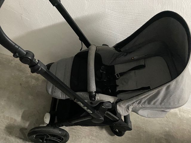 Carrito bebe con capazo y la silla con plasticos