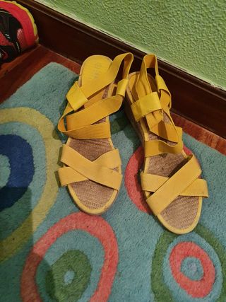 Sandalias cuña esparto amarillas 39 de segunda mano por 9 EUR en Bilbao en  WALLAPOP