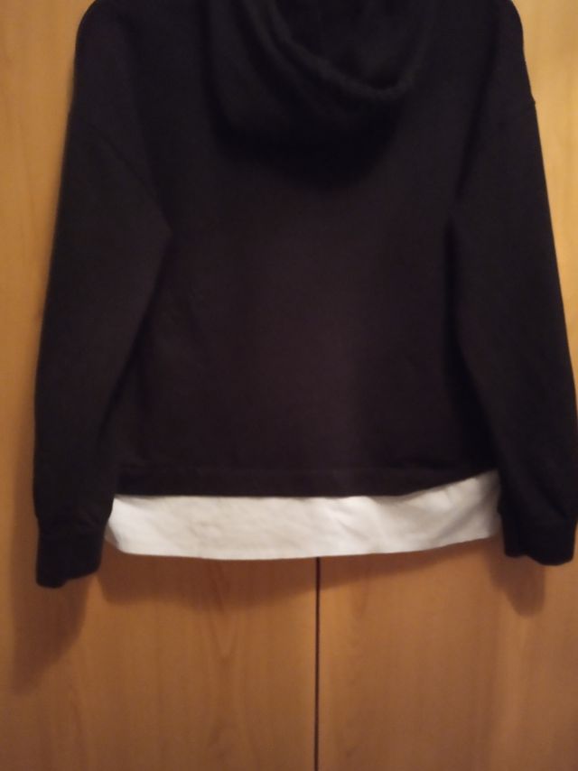 camiseta tipo sudadera