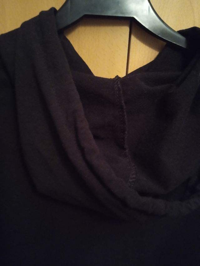 camiseta tipo sudadera