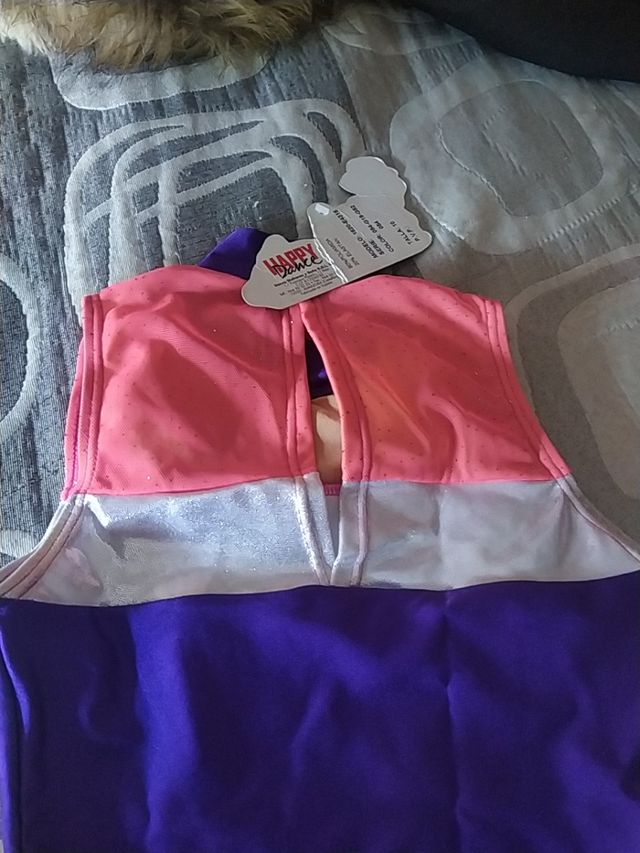 maillot morado con gasa y licra fantasia