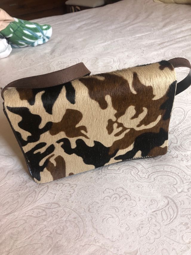Bolso bandolera piel y pelo potro marron