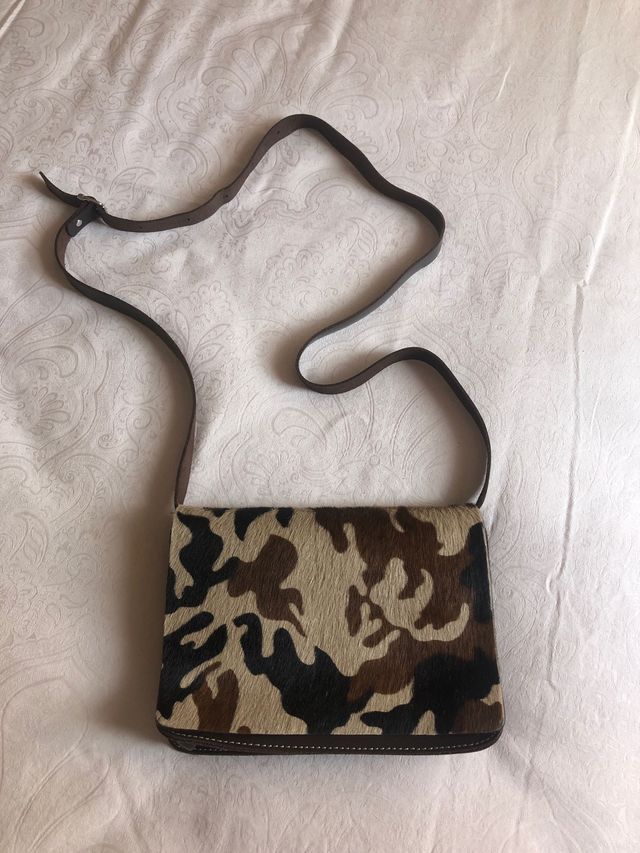 Bolso bandolera piel y pelo potro marron