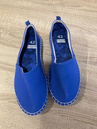 ALPARGATAS TALLA 42 NUEVAS de segunda mano por 10 EUR en Avilés en WALLAPOP
