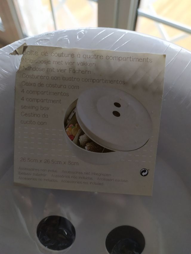 Costurero con cuatro compartimentos NUEVO