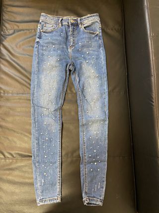 Pantalón perlas Stradivarius de segunda mano por 15 EUR en Madrid en  WALLAPOP