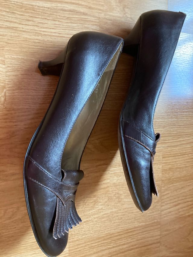 Zapatos tacón medio talla 39 piel marrón.