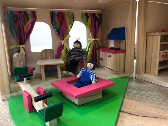 Casa de muñecas de madera