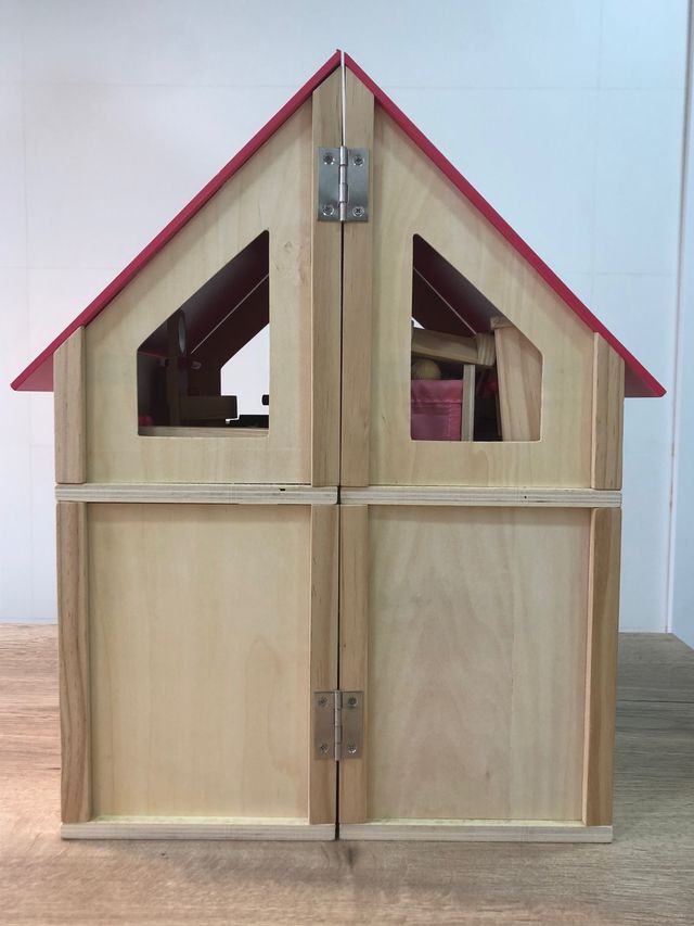 Casa de muñecas de madera