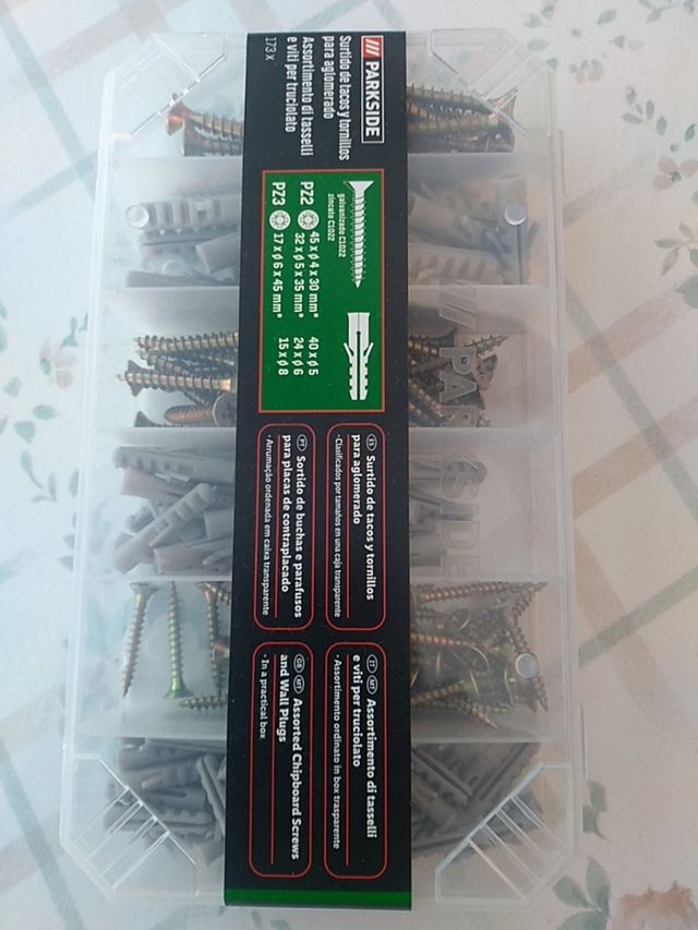 tacos y tornillos para aglomerado