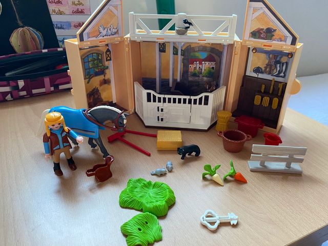 Cofre establo playmobil