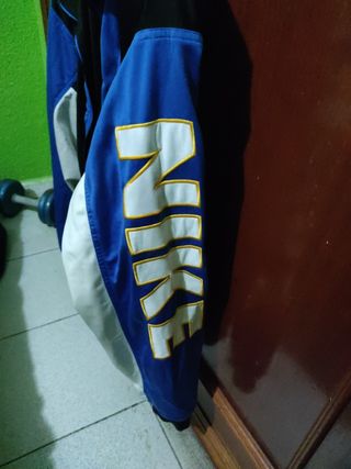 Chándal vintage Nike con corchetes de segunda mano por 20 EUR en Valdemoro  en WALLAPOP