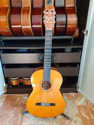 Guitarra clásica ADMIRA MÓNICA de segunda mano por 75 EUR en Granada en  WALLAPOP