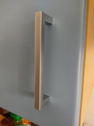 Tiradores de armarios de cocina de segunda mano por 1 € en Girona en