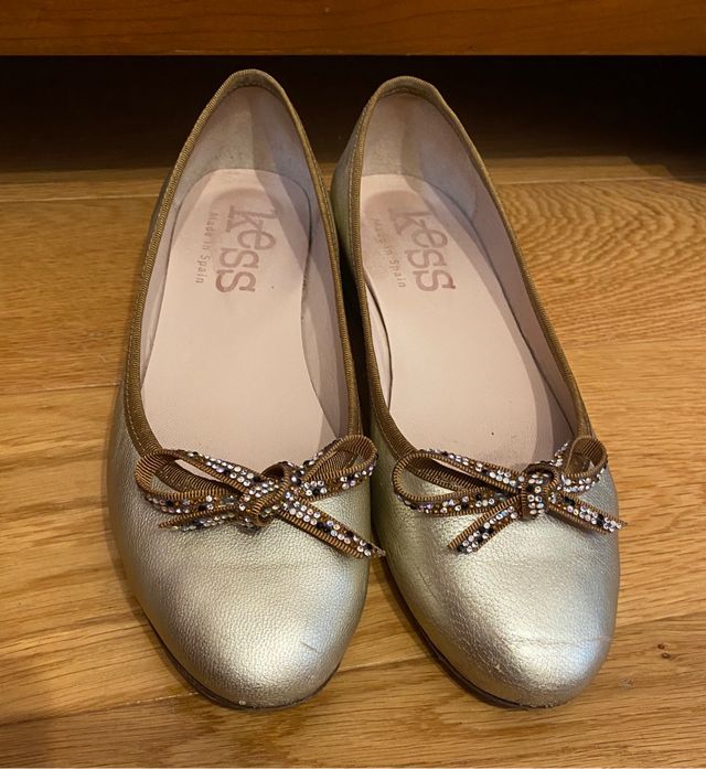 Bailarina dorada Kess