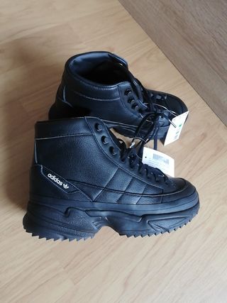 Botas ADIDAS Kiellor Xtra NUEVAS de segunda mano por 49 EUR en Viladecans  en WALLAPOP