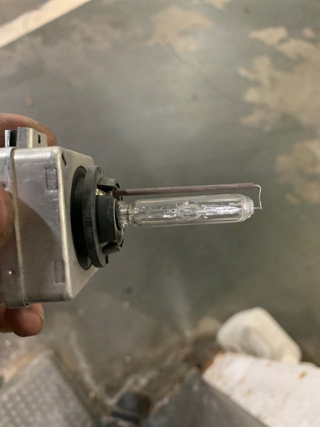 Lámpara de xenon marca OSRAM tipo D1S 35w