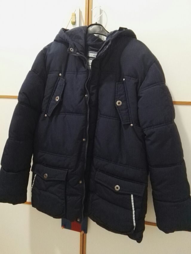 Abrigo de niño con capucha