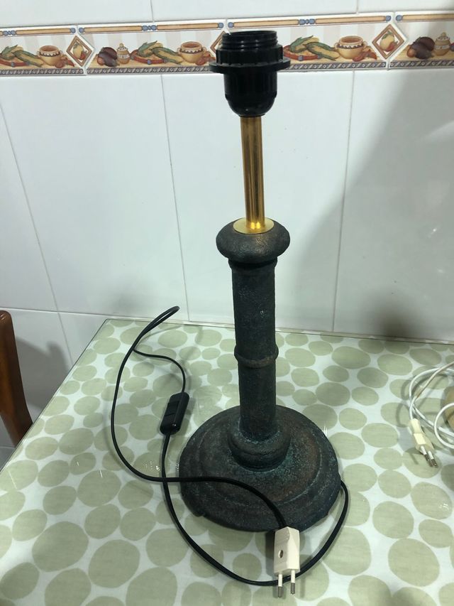 Lampara de mesa con tulipa