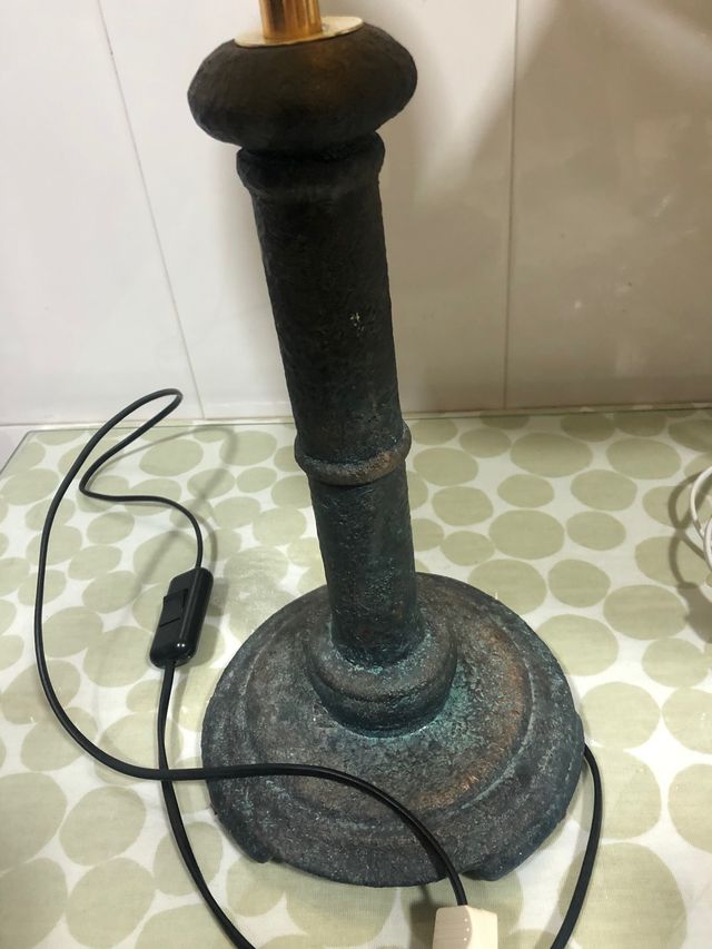 Lampara de mesa con tulipa