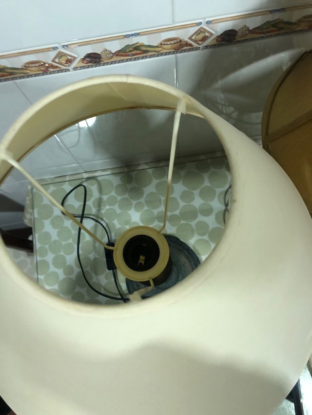 Lampara de mesa con tulipa