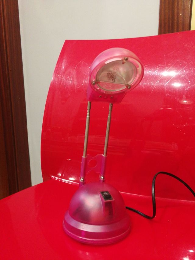 flexo y silla plástico habitación infantil