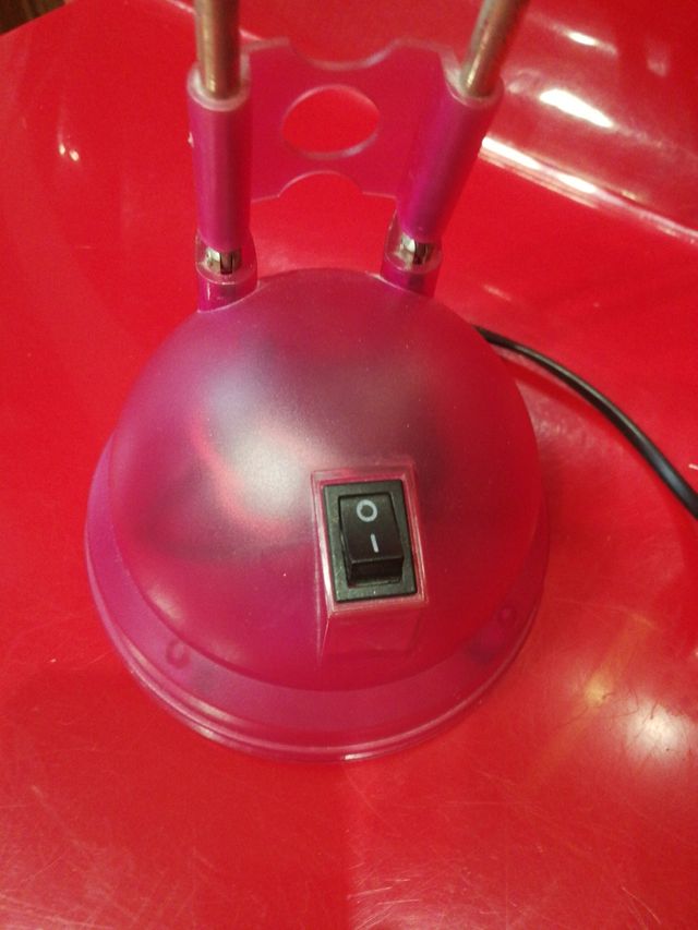 flexo y silla plástico habitación infantil