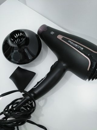 Secador ROWENTA SILENCE AC de segunda mano por 18 EUR en Sevilla en WALLAPOP