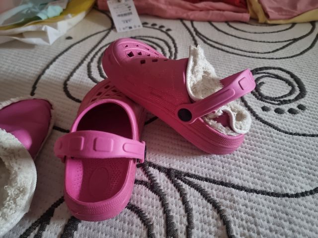 27 28  tipo crocs rosa brillante