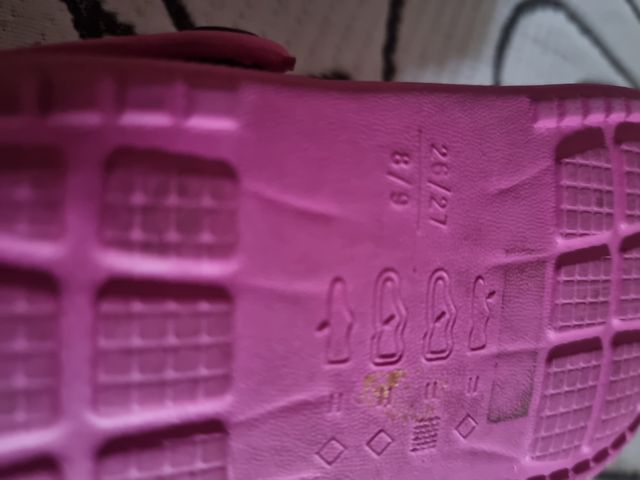 27 28  tipo crocs rosa brillante