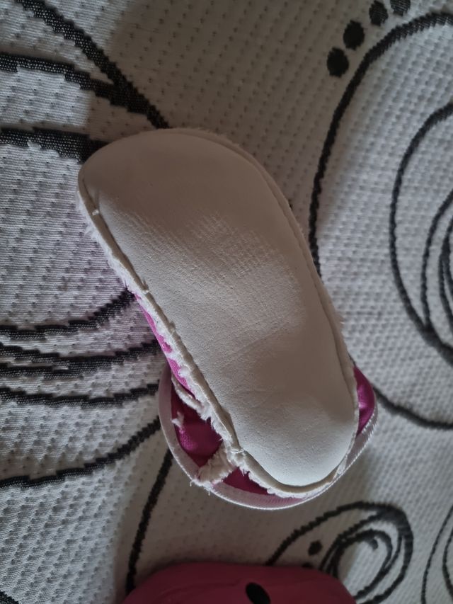 27 28  tipo crocs rosa brillante