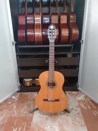 Guitarra clásica ALHAMBRA 2C de segunda mano por 170 EUR en Granada en  WALLAPOP