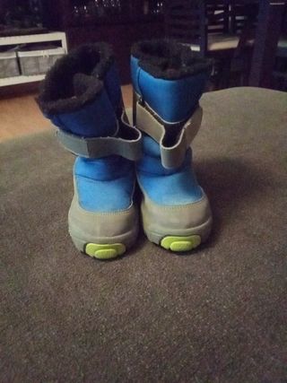Rebajas botas nieve\\/lluvia talla 26 de segunda mano por 5 EUR en  Arroyomolinos en WALLAPOP