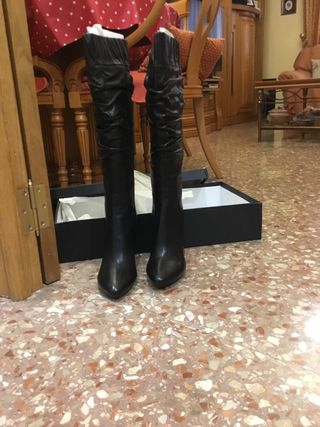 Botas altas arrugadas de piel con tacón. Nuevas de segunda mano por 27 EUR  en Mislata en WALLAPOP