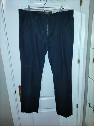PANTALÓN CHINO AZUL MARINO DE PANA SPRINGFIELD de segunda mano por 5 EUR en  Dos Hermanas en WALLAPOP