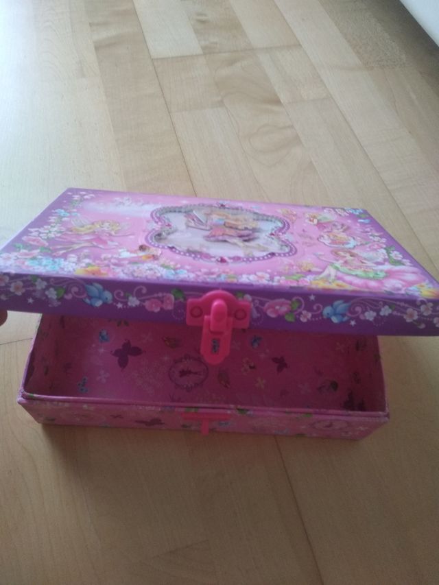 Caja de hadas infantil con papelería a juego