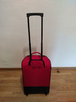 Maleta Newfeel de segunda mano por 10 EUR en Tavernes Blanques en WALLAPOP
