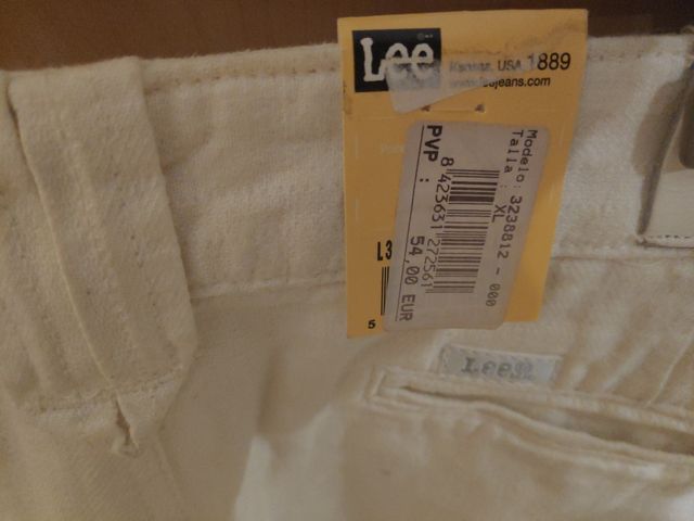 falda Blanca Lee con etiqueta