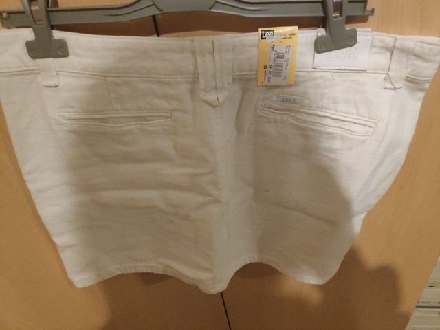 falda Blanca Lee con etiqueta