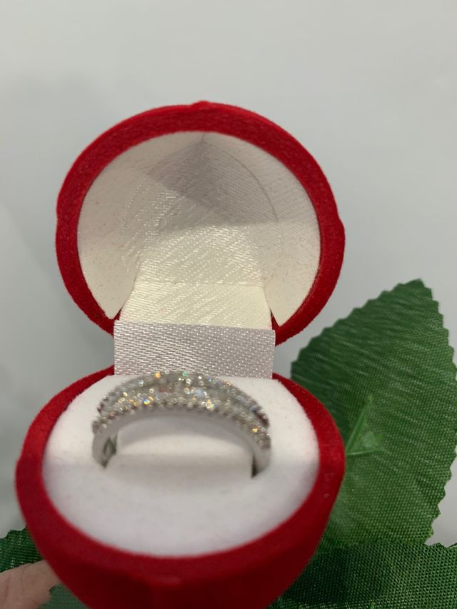 Media alianza oro y diamantes