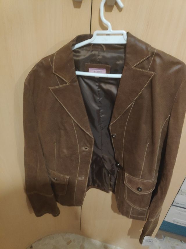 chaqueta de piel marrón sin estrenar