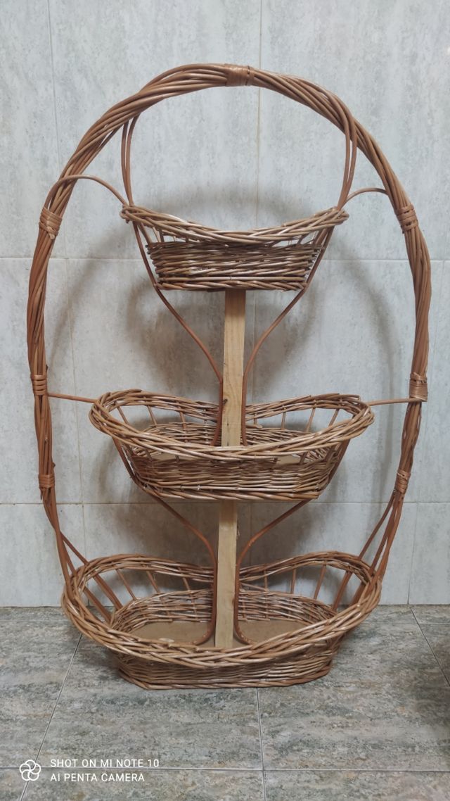 CESTA DE TRES PISOS DE PAJA Y MIMBRE ARTESANAL