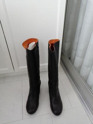 Botas de piel Yokono 39 sin estrenar de segunda mano por 40 EUR en Leganés  en WALLAPOP