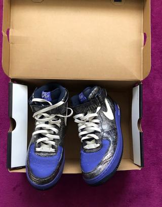 Zapatillas Air Force 1 Mid talla 43 de segunda mano por 125 EUR en  Salamanca en WALLAPOP