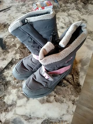 Botas o descansos para nieve. de segunda mano por 7 EUR en Canyelles en  WALLAPOP