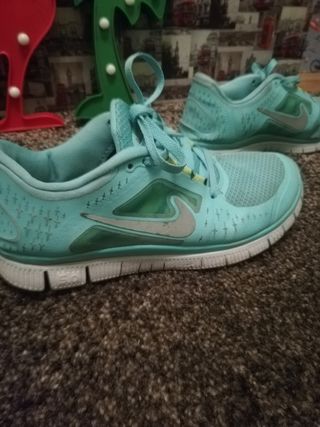 Zapatillas Nike N. 39 verde agua de segunda mano por 12 EUR en Beranga en  WALLAPOP
